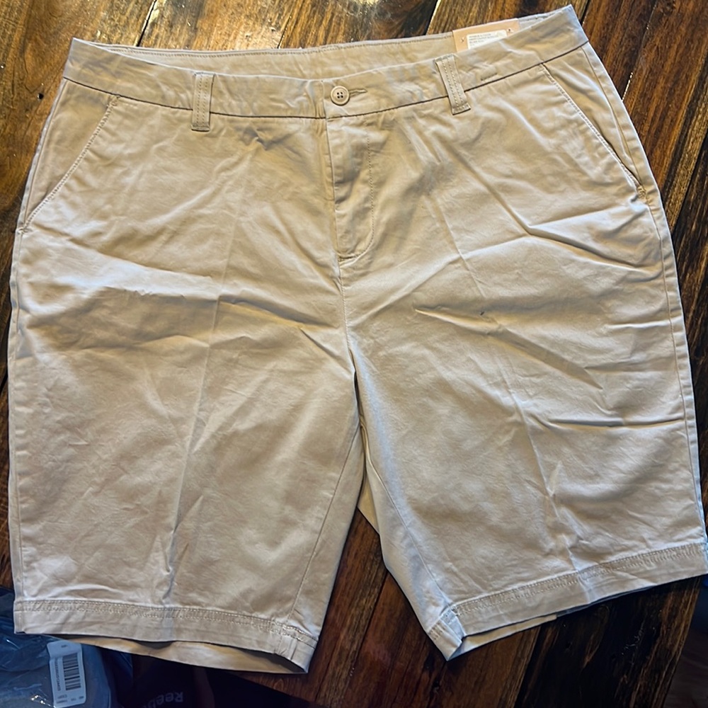NWT Magellan Bermuda Short 18